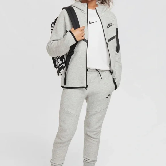 Nike Tech Fleece sweatsuit - Picture 3 of 7